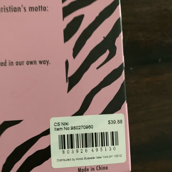 Christian Siriano Niki Sunglasses,hard shell, pin - Picture 5 of 5